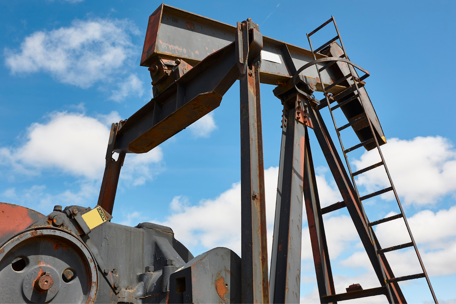 Advertisement for selling mineral rights, featuring text and graphics related to property and land ownership