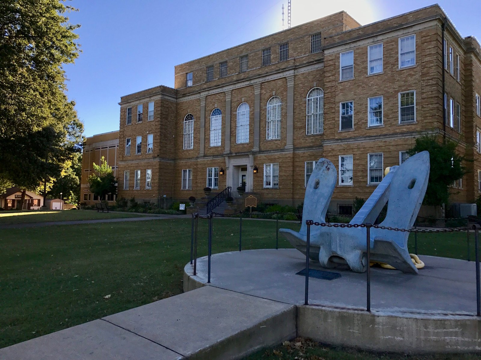 Faulkner County Courthouse, a historic brick courthouse with white columns